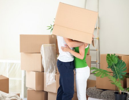 Benefits of using a removal truck for a Guildford move